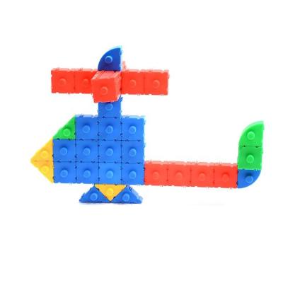 China Best-selling OEM Design Environmentally Friendly Funny Non-Toxic Kids Connecting Cube Intelligence Plastic Building Block Toy Brick for sale