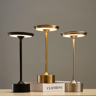 China New Arrival Metallic Cordless Rechargeable Desk Lamp Foldable Led Cordless Lamp Table Lamps For Students for sale