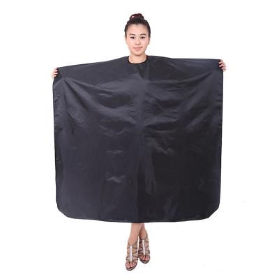 China Black Barber Apron Hairdressing Cape Waterproof Barber Wai Cloth For Hair Salon Water Repellent Factory Price for sale