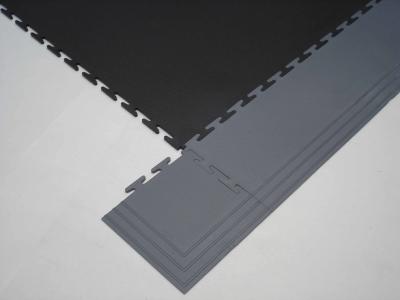 China Black PVC Interlocking Floor Tile 500*500mm Smooth Surface For Use In Garages Workshop And Factories zu verkaufen