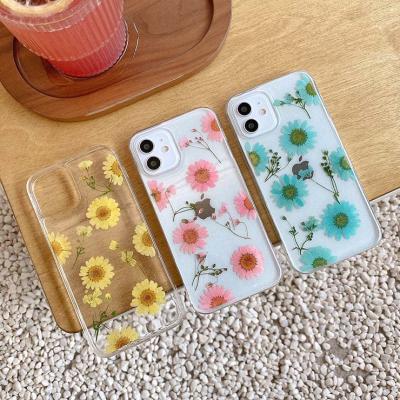 China 2021 Newest Real Anti-fall Flowers Dry Chrysanthemum Clear Transparent Soft Shockproof Phone Case For Iphone 8 for sale