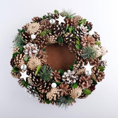 China Pine Cones OEM Customized Pine Cone Table Decoration Christmas Candle Holder Garland Services Best Quality for sale