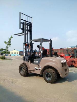 中国 Customizable Attachments Off-Road Forklift Truck For Increases Storage Capacity By Enabling Vertical Storage Solutions 販売のため