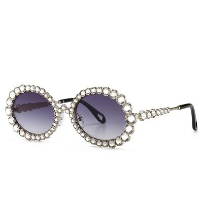 China Hot Selling Fashion Sunglasses Women Round Shades Retro Diamond Frame Wholesale Rhinestone Metal Sunglasses for sale