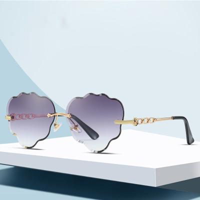 China Fashion sunglasses wholesale women love flower shape sunglasses UV400 New Wave cut rimless sunglasses 2020 for sale