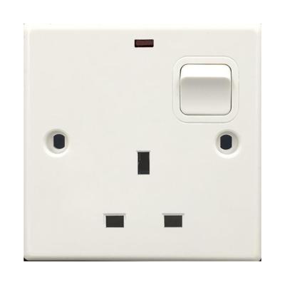 China Factory Made 86 Square Button 250V 16A UK Hotel Home Use UK Plug And Outlet 86*86mm for sale