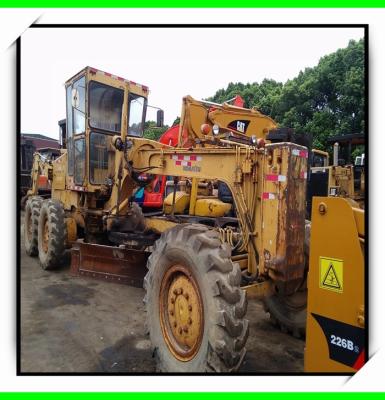 Chine le Japon 1995 KOMATSU gd511 gd605r gd623r a employé la niveleuse d'occasion de niveleuse de moteur à vendre la niveleuse de porcelaine de Changhaï à vendre