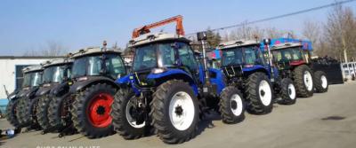 China 4wd 4*4 benutzte Ackerschlepper mit dem flachen Reifen der Lader, der hydraulischen Traktor mit Vorderseiteladertraktor steuert zu verkaufen