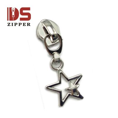 China Creative and customizable rainbow color star pull tag nickel free gold zipper can be used for nylon plasticzipper for sale