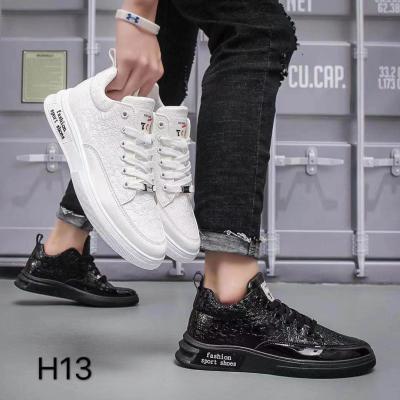 China Newest Style Men's Flat Sports Shoes Vamp Lightweight Popular PU Material for sale