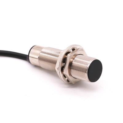 China Industrial Automation M18 Metal Housing Photoelectric Sensor Voltage Output 10cm Analog Sensing Distance 30VDC 3 WIRES Diffuse Reflection for sale