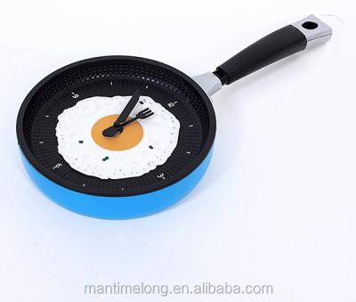 China Modeling with fried egg pan clock. Fried Egg Pan Shaped Wall Clock Porcelain 3d Large Wall Clock for sale