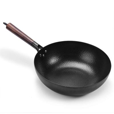 China Durable Black Steel Hand Hammered Wok With Fish Scale Shape POW Wok With Wooden Handle for sale