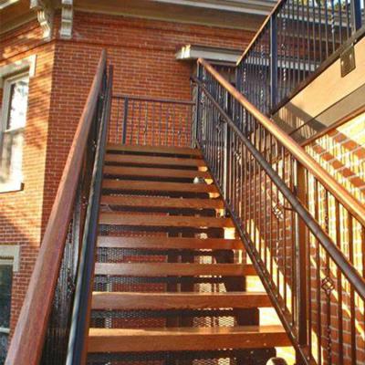 China Solid Stair Treads 45mm Prefinished Traditional Red Oak for sale