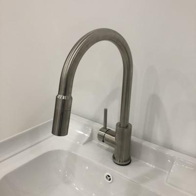 China Single Sense Faucets Pull Out Handle Faucet Kitchen Sink Faucet For Cold/Hot Water for sale