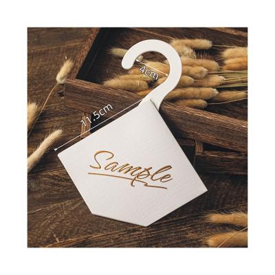 China Bestseller Textile Fabric Sample Display Customized Hanging Hook Card Packing 23*11.5cm for sale