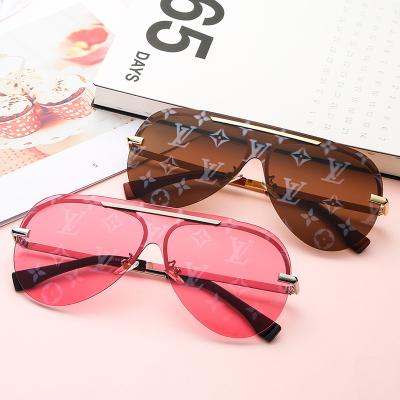 China Fashion Sunglasses Cool Trendy Designer Sunglasses Sun Glasses For Women 2021 for sale