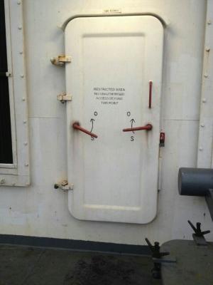 China Puertas del agua/puerta de acceso marinas apretadas de la nave con la manija de ventana redonda aprisa abierta en venta