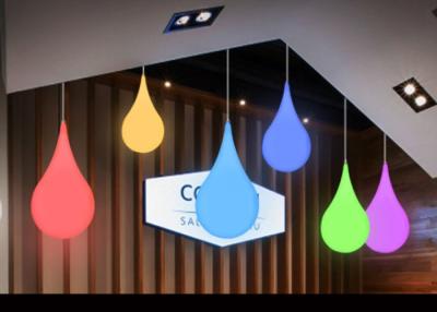 Cina La goccia di acqua d'attaccatura ha modellato la progettazione variopinta divertente di uso della stanza/negozio di illuminazione di Deco in vendita