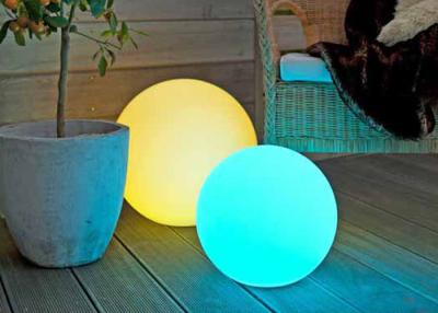 Cina Luci a energia solare all'aperto della palla del giardino LED con il cambiamento automatico di colori in vendita