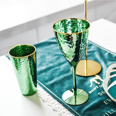 China Li Qing Factory Wholesale Light Luxury Viable Emeralds Hammer Pattern Design Red Wine Champagne Glassware Goblet Tumbler Cup Gold Rim for sale