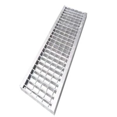 China Industrial Manufacturer Direct Sales Galvanizing Serrated Steel Bar Fence Grating / Grating For Driveways for sale