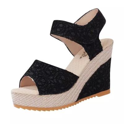 China 2022 Fashion Trend Design High Quality Platform Woman Sandals Leisure Flat Buckles for sale