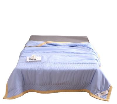 China Viable Chinese Manufacturer Wholesale Microfiber Satin Soft Covering Comforter for sale