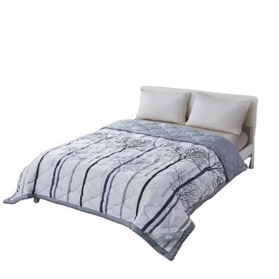 China Sustainable Hot Sale Wholesale Quilted Microfiber Throws Summer Soft Covering Comforter for sale