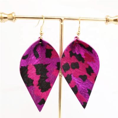 China Latest Fashion Environmentally Friendly Handmade Leopard Print Leather Accessories Glitter Drop Earrings For Women for sale