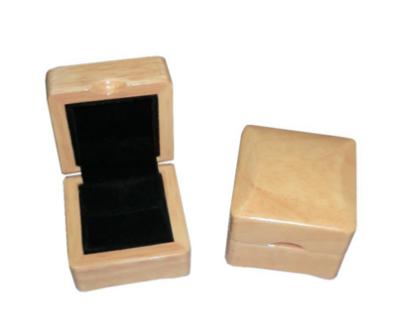 China Eco-friendly high quality antique birch wooden jewelry box for sale