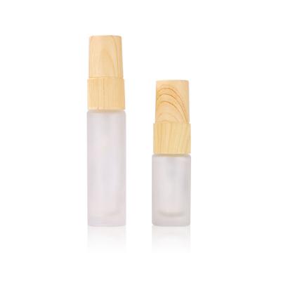 China TOSUN Wholesale 5ml 10ml Mini Empty Frosted Clear Glass Cosmetic Perfume Spray Bottle With Wooden Color Spray Head Supplier for sale