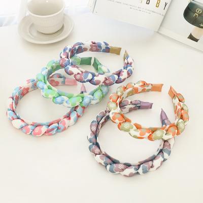 China Modern Korean Creative Luxury Hair Accessories Elegant Velvet Hair Circle Twists Headband For Girl for sale