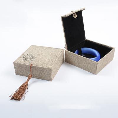 China Wholesale Custom Logo Linen Bangle Jewelry Box Bracelet Eco-Friendly Colorful Canvas Velvet Velvet Flocked Bracelet Gift Box With Tassel for sale