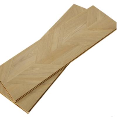 China Modern Natural Oak Color Lock Floor Heating Solid Wood Flooring for sale