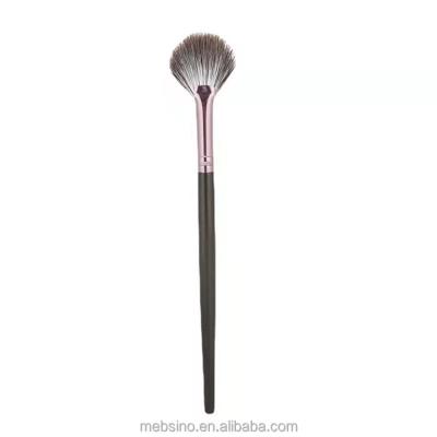 China Simple Fan Brush Makeup Brush Fan-shape Blush Highlight Brush Soft Animal Hair Makeup Brush for sale