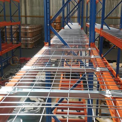 China Acero galvanizado soldado galvanizado Acero metal de almacenamiento Acero de malla de alambre paneles de cubierta pallet Racking en venta