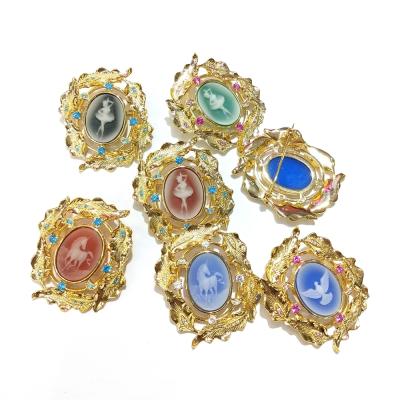 China Animal Stone Lady Brooches Vintage Flower Beauty Pin Jewelry Cameo Brooch Ladies Elegant Wholesale Agate Agate Natural Cameo Brooch Beautiful for sale