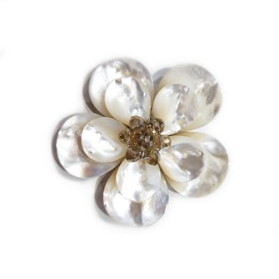 China Boho Shell Flower Pendants Natural Pearlescent Jewelry Small MOQ Natural White Flowers Handmade Necklace Jewelry for sale