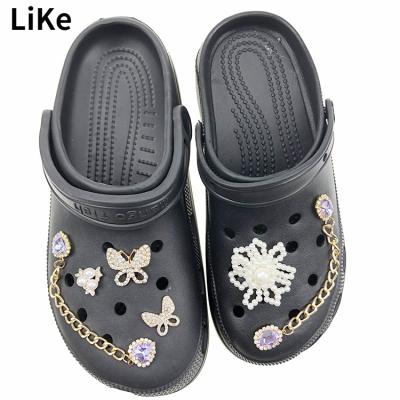 China Chain Shoe Buckle New Accessories Garden Decorative Hole Shoes With Pearl Water Brick Shoe Buckle for sale