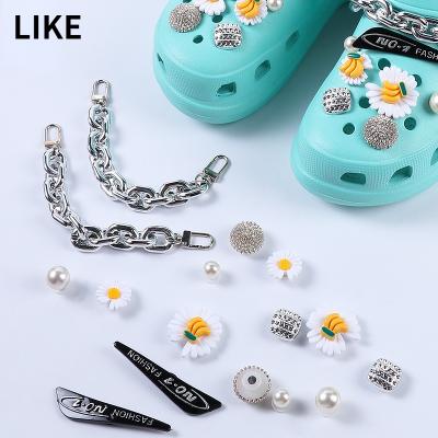 China Removable Luxury Shoes Accessories Metal Charm Bulk Silver Chain Shoe Accessory For Ladies for sale