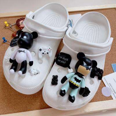 China Ladies Flat Cartoon Violent Bear Wooden Bottom Hole Shoes Women's Garden Shoes Animal Pattern Slippers for sale