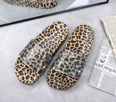 China 2021 Trend Luxury Rhinestone Leopard Print Fashion Flat Sandals And Slippers for sale