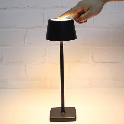 China 2021 Modern New Modern Hotel Style New Style Modern Hotel Table Lamp Energy Saving USB Battery LED Aluminum Rechargeable Wireless Restaurant Table Lamp for sale