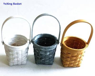 China Sustainable Mini Bamboo and chip basket with handle for storage for sale