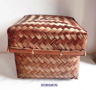 China Brown Color Sustainable Square Bamboo Gift Basket With Bamboo Lid for sale