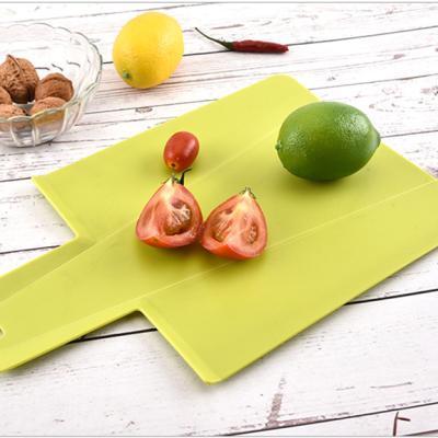 China Viable Purpose Kitchen Multi Colored Rectangle Foldable Plastic Cutting Board For Camping for sale