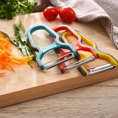 China Multi Functional Vegetable Plastic Potato Peeler , Sustainable Manufacturing Professional Hand Peeling Potatoes for sale