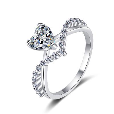 China Nickel-Free Lead-Free Luxury 925 Sterling Silver Certified 1 Carat Heart Cut VVS Moissanite Diamond Wedding Engagement Ring for sale