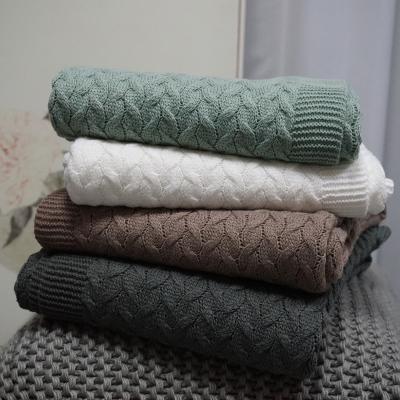 China Custom Acrylic Chunky Knit Blanket Throw Blanket Designer Anti-pilling Covers for Winter Sofa Bed for sale